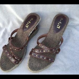 NEW “On Your Feet” leather wedge sandal Sexycomfy!